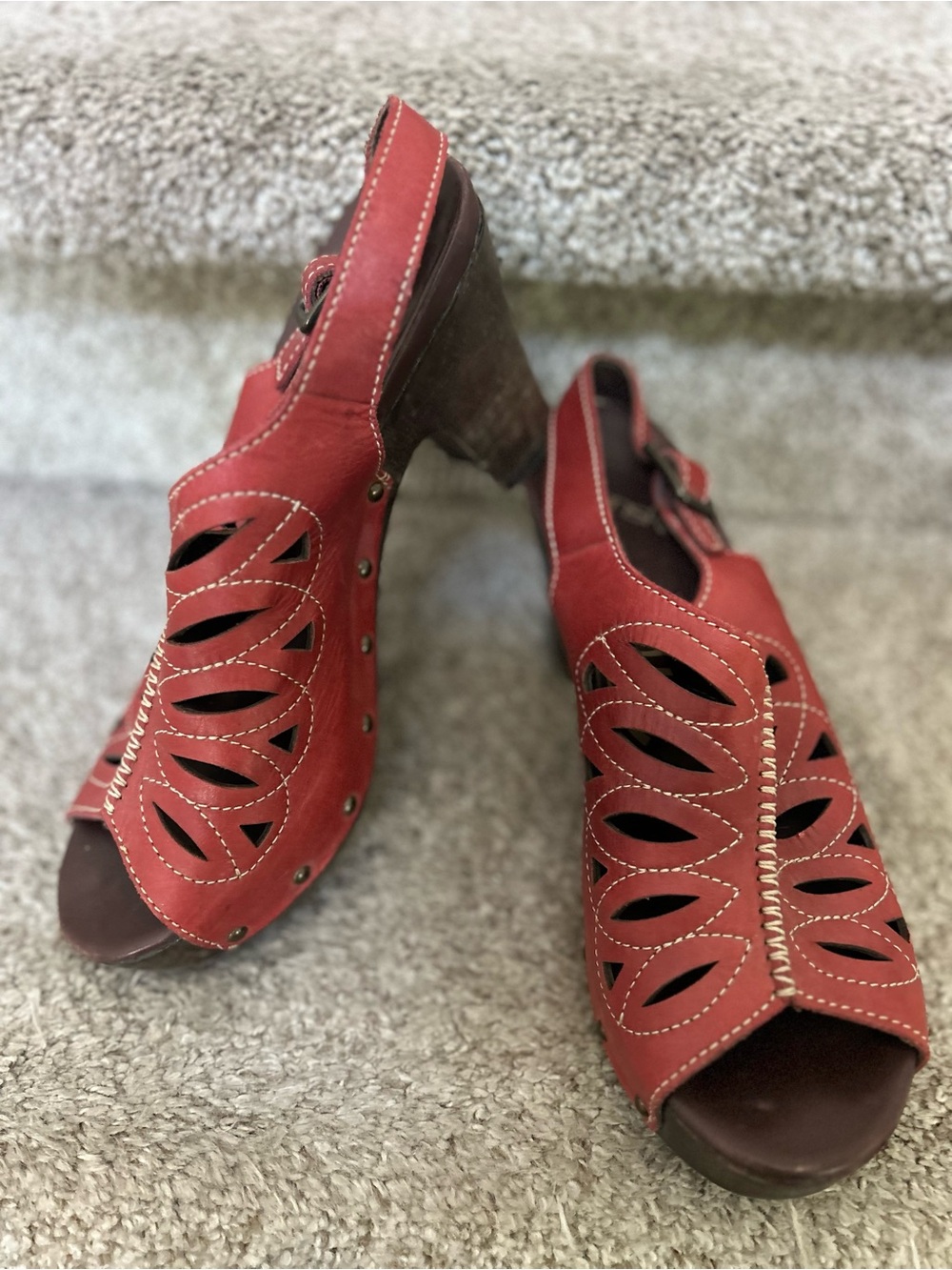Dansko Rowena Red Leather Die Cut Studded Platform Heeled Sandals. Boho. EUC